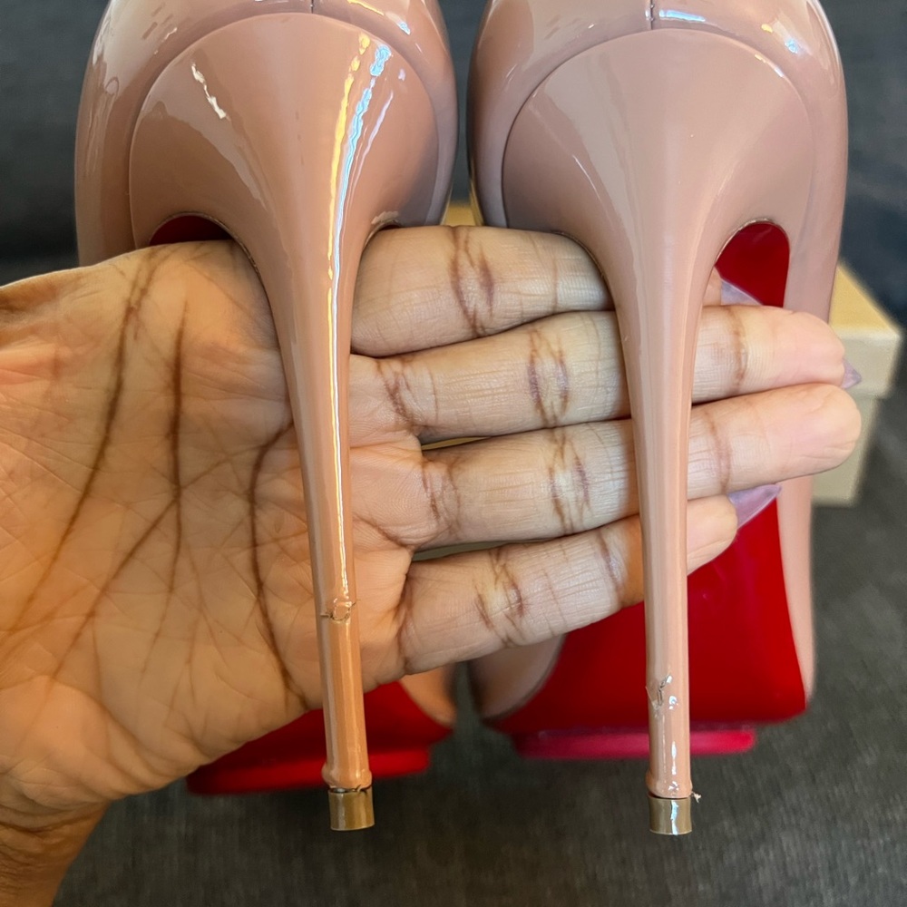 Christian Louboutin Iriza Nude Patent Leather Pointed-Toe Stiletto Pumps - Picture 5 of 11